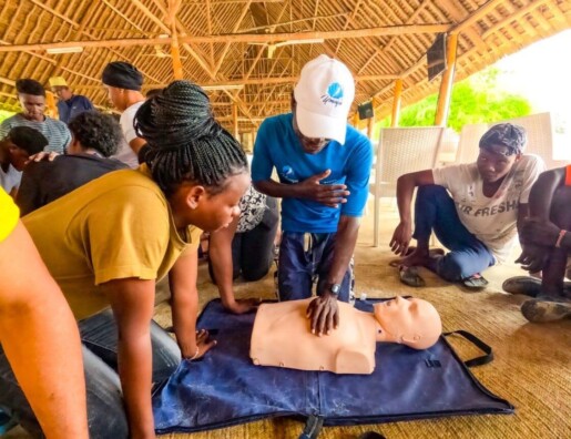 Keeping Mombasa Beaches Safer: CPR Training for Fishermen, Operators & Beach Users. 26 Operator CPR Training
